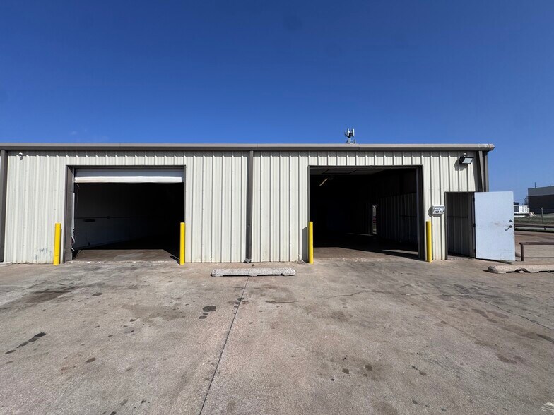More Photos Of 102 S 111th Ave, Tulsa Warehouse For Sale