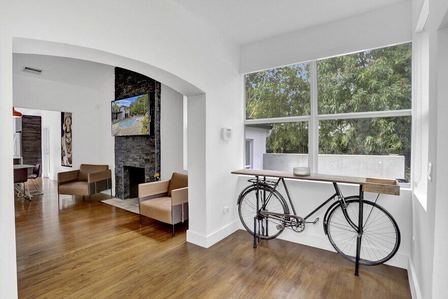 More Photos Of 430 Ne 121st St, Biscayne Park Movie Radio TVStudio For Sale