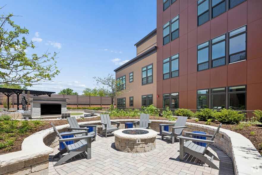 More Photos Of 1850 Glenview Rd, Glenview Apartments For Lease