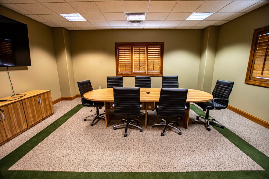 More Photos Of 17231 Bel-Ray Pl, Belton Office For Lease