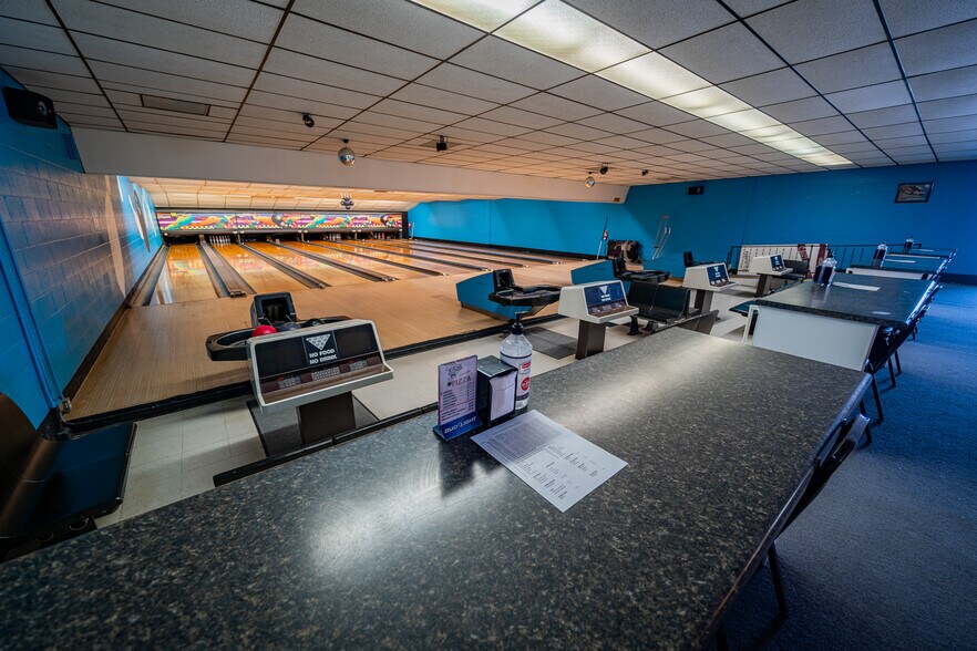 More Photos Of 675 Grant St, Winneconne Bowling Alley For Sale