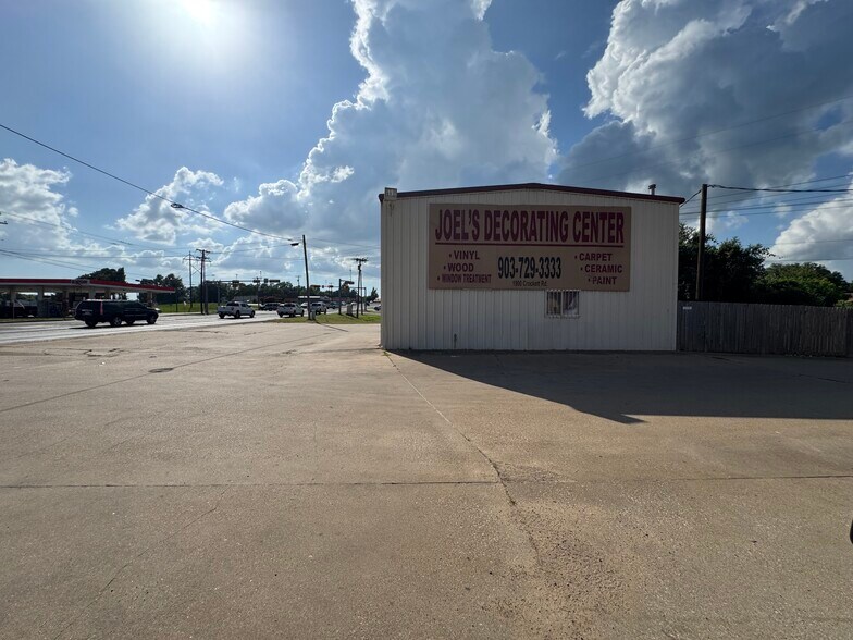 More Photos Of 1900 Crockett Rd, Palestine Storefront For Sale