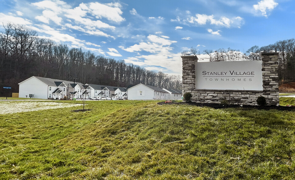 Primary Photo Of 100 Henry Dr, Burns Apartments For Sale