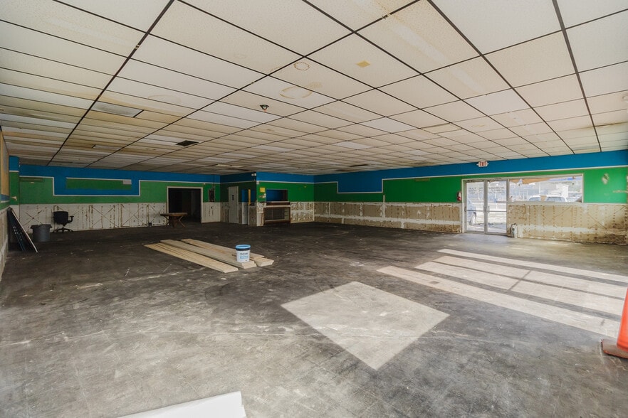 More Photos Of 1015 S Meridian Ave, Wichita Auto Repair For Sale