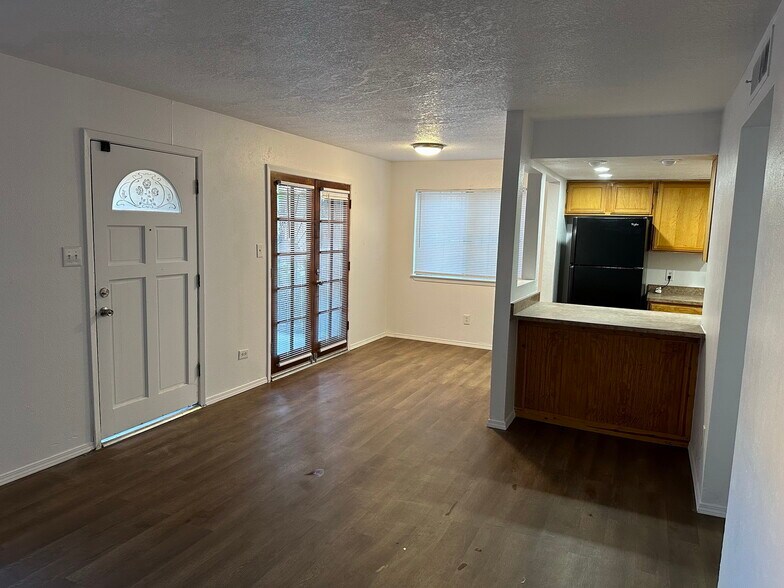 More Photos Of 2810 Vail Ave SE, Albuquerque Apartments For Sale
