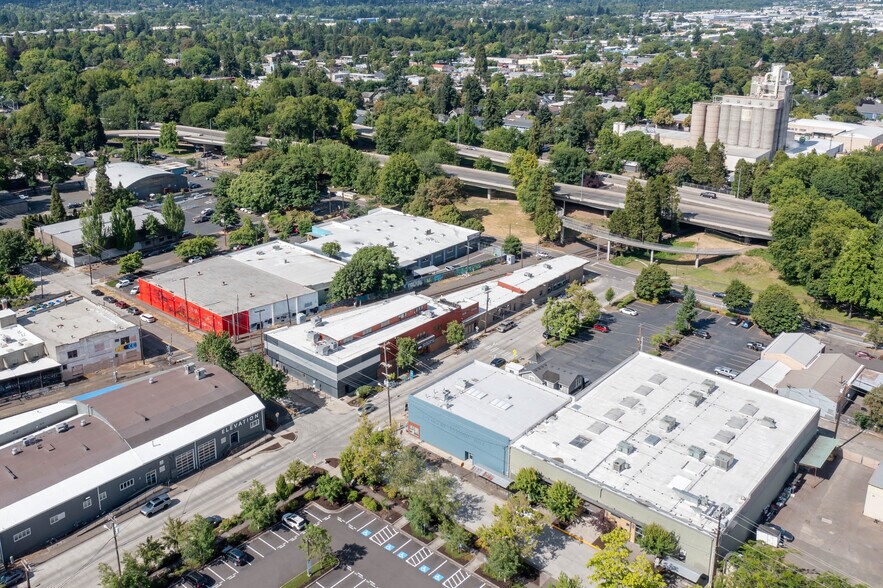 More Photos Of 450 W 3rd Ave, Eugene Storefront Retail Office For Lease