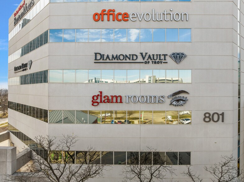 More Photos Of 801-803 W Big Beaver Rd, Troy Office For Lease