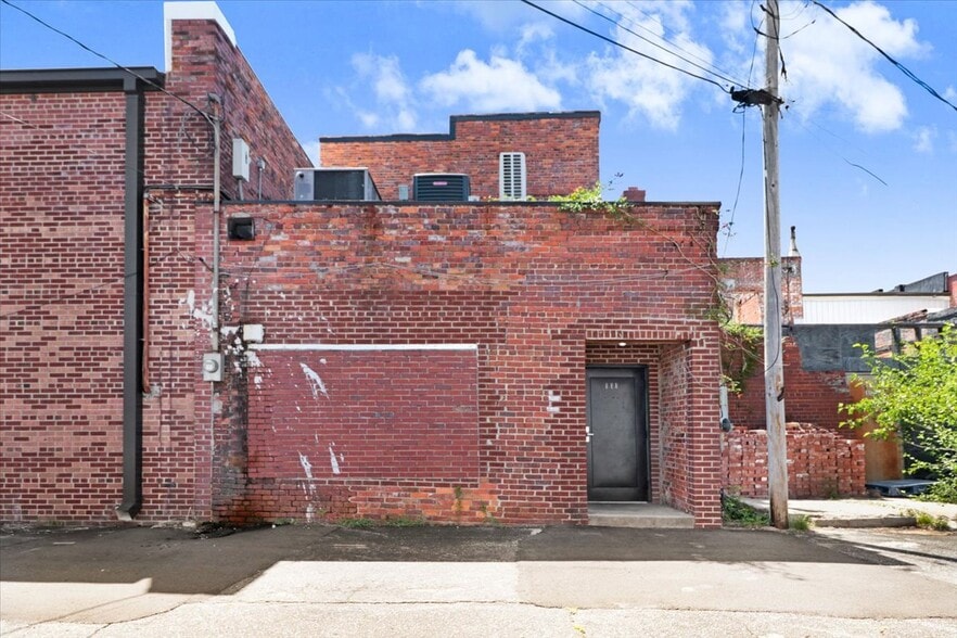 More Photos Of 111 N Queen St, Kinston Storefront For Sale