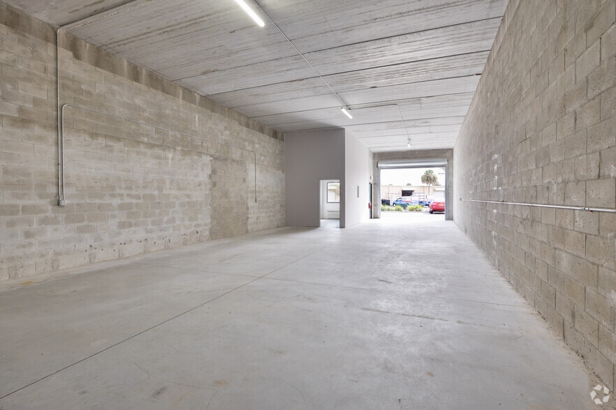 More Photos Of 310 N Wickham Rd, Melbourne Warehouse For Lease