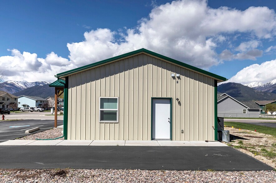 More Photos Of 115 Valley View St, Stevensville Restaurant For Sale