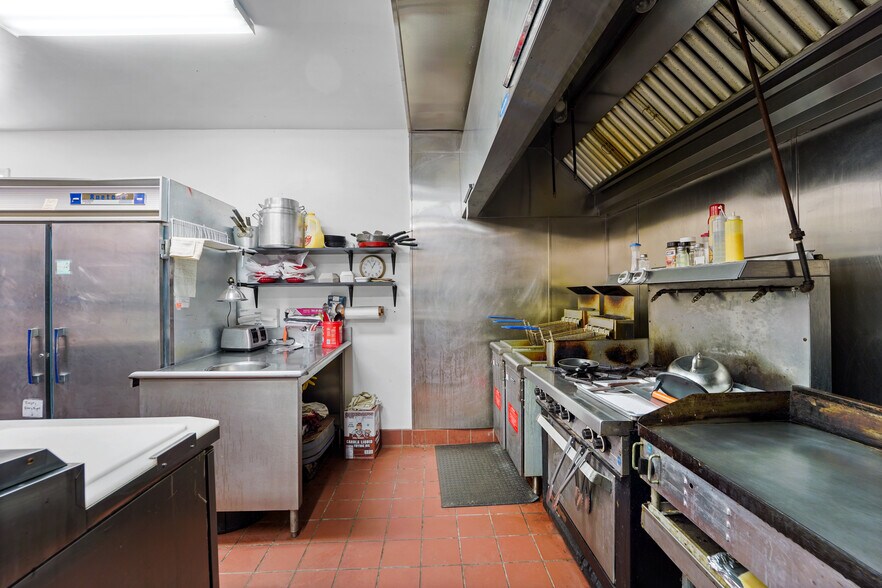 More Photos Of 60 Lake Lorain Rd, Poyntelle Restaurant For Sale