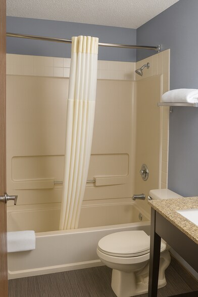 More Photos Of 115 E Ashland St, Morton Hotel For Sale