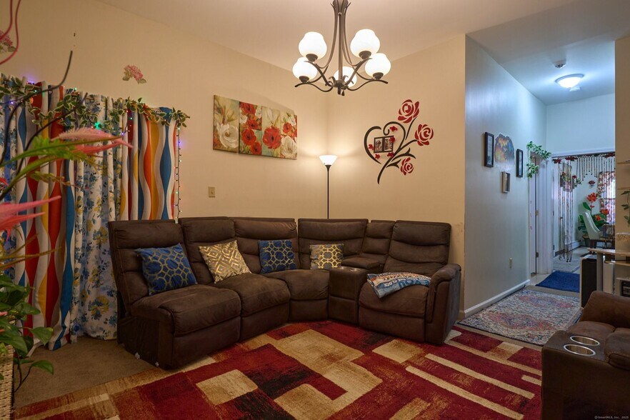 More Photos Of 39 Capen St, Hartford Multifamily For Sale