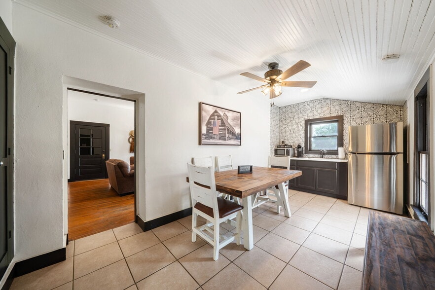 More Photos Of 1103 Maple St, Bandera Hotel For Sale