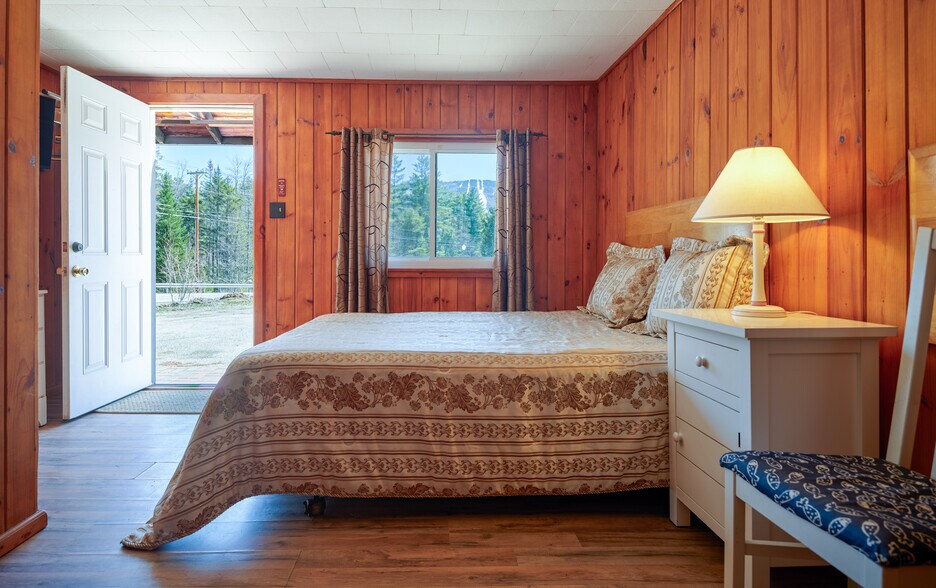 More Photos Of 3806 Vt Route 11, Londonderry Hotel For Sale