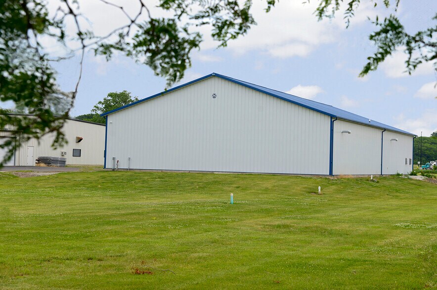 More Photos Of 1530 Titanium Dr, Ottawa Showroom For Lease