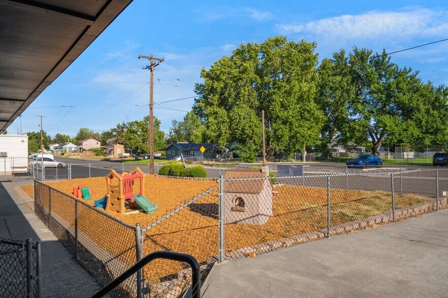 More Photos Of 814 Comstock St, Richland Daycare Center For Sale