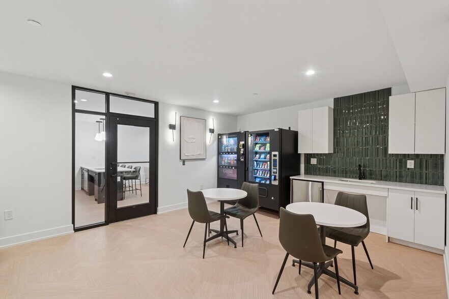 More Photos Of 922 N Broad St, Philadelphia Apartments For Lease