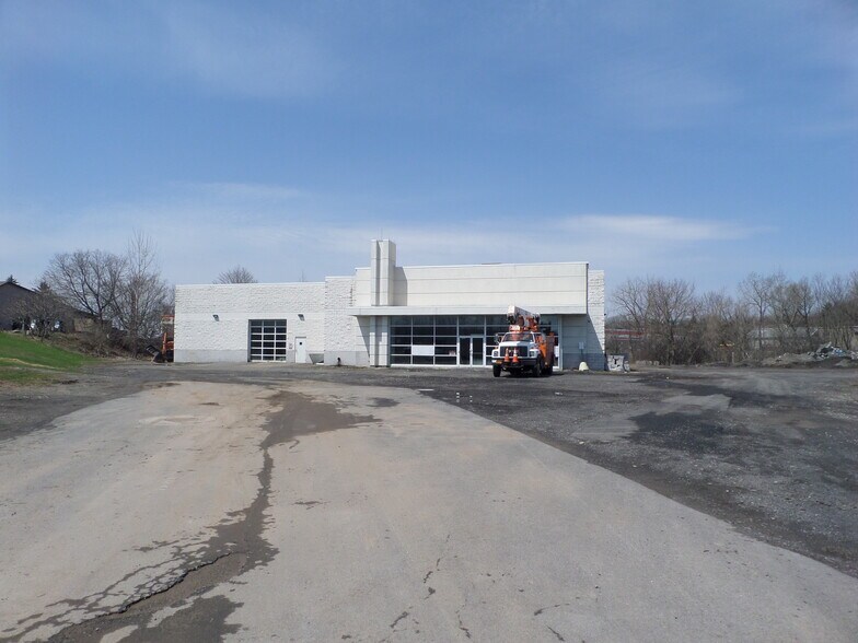 Primary Photo Of 8555 Seneca Tpke, New Hartford Freestanding For Sale