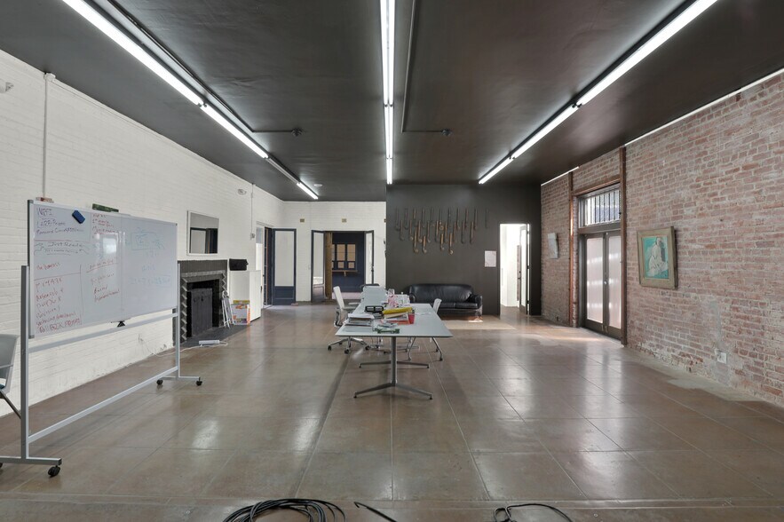 More Photos Of 435 S Boyle Ave, Los Angeles Office Residential For Sale