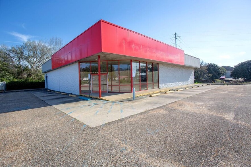 More Photos Of 1205 S Eufaula Ave, Eufaula Freestanding For Sale