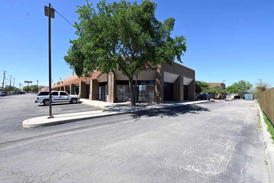 Primary Photo Of 1313 SE Military Dr, San Antonio Office For Lease
