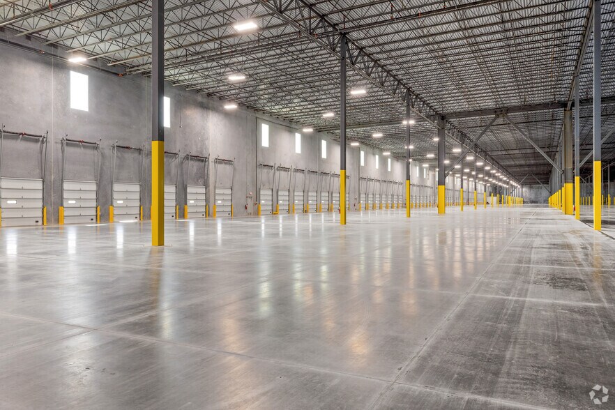 More Photos Of 700 S Kings Hwy, Fort Pierce Distribution For Sale