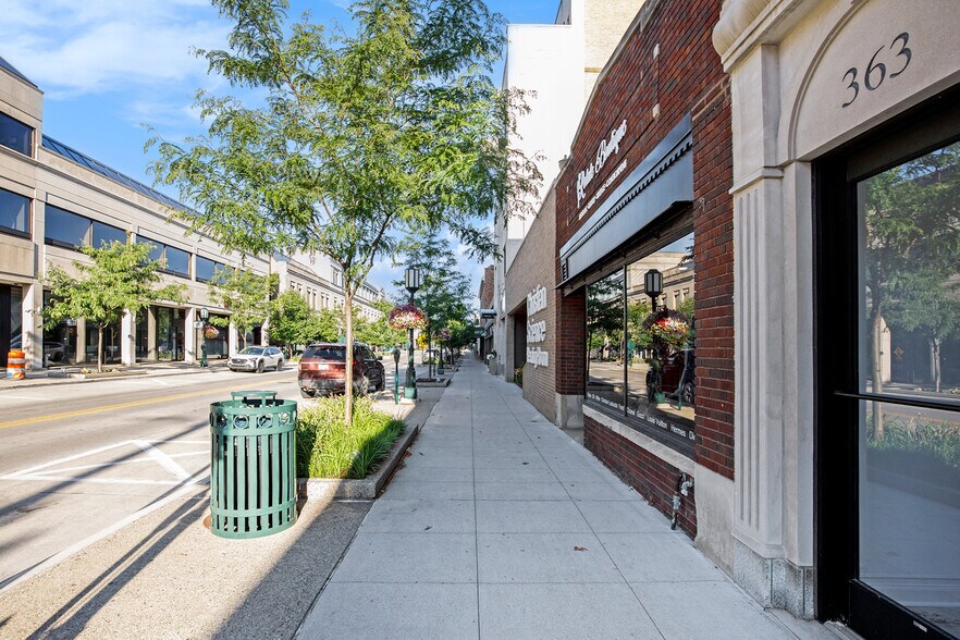 More Photos Of 361 E Maple Rd, Birmingham Storefront Retail Office For Lease