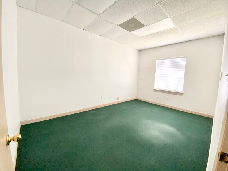 More Photos Of 3102 E Business 83, Weslaco Office For Lease