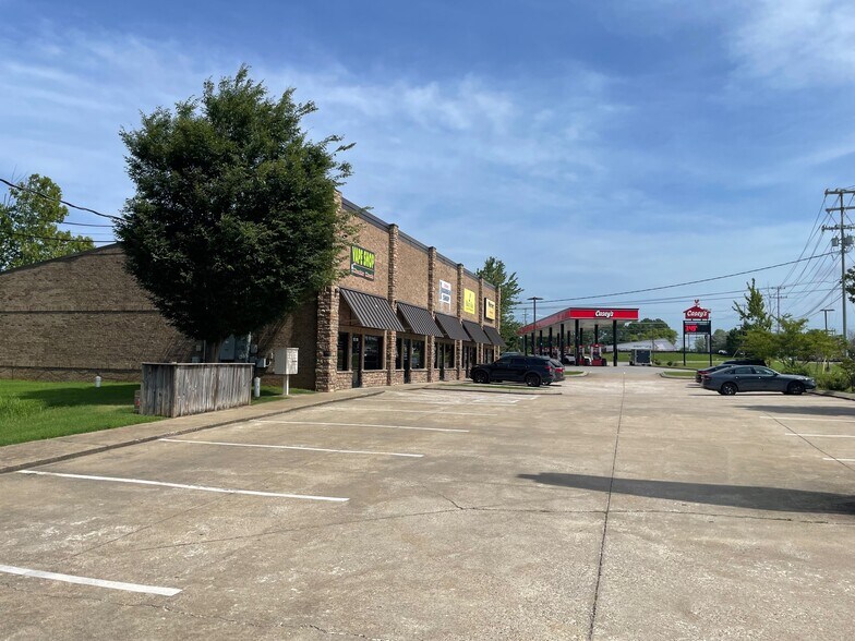 More Photos Of 2680 Trenton Rd, Clarksville General Retail For Lease