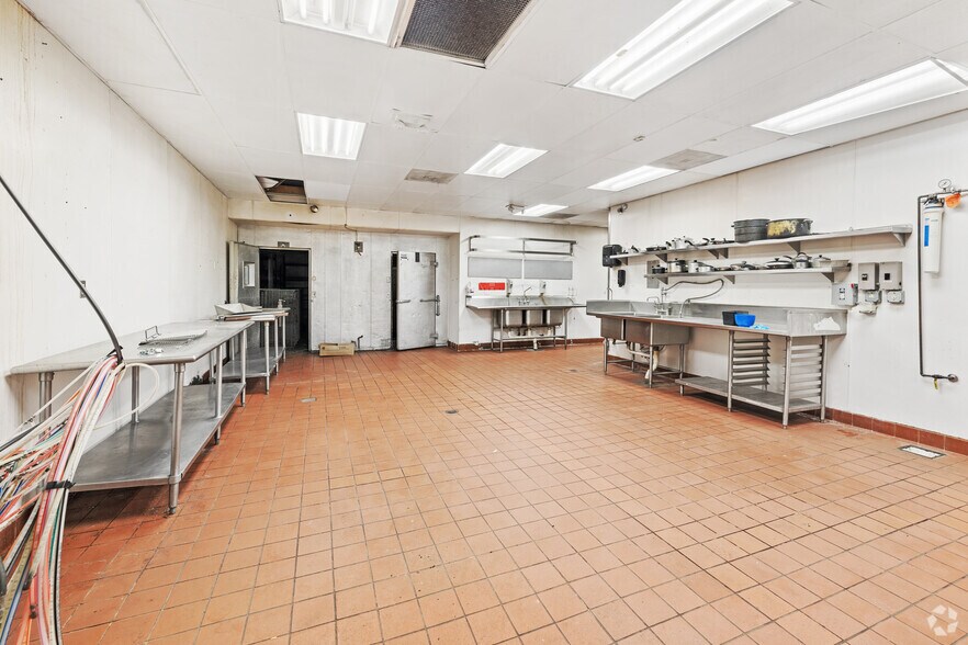 More Photos Of 2621 5th Ave, Scottsbluff General Retail For Sale