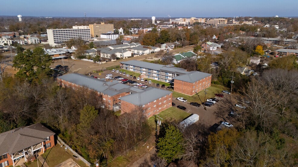 More Photos Of 700-712 N Jefferson St, Jackson Apartments For Sale