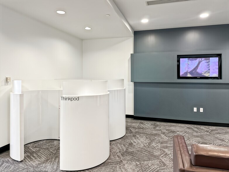 More Photos Of 11635 Ash St, Leawood Coworking Space