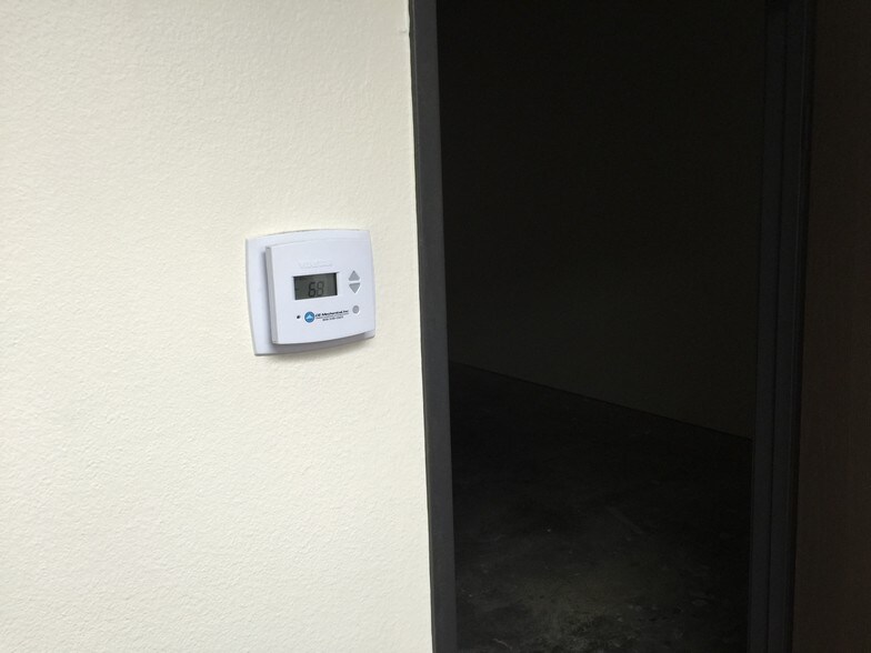 More Photos Of 7505 Jurupa Ave, Riverside Light Manufacturing For Lease