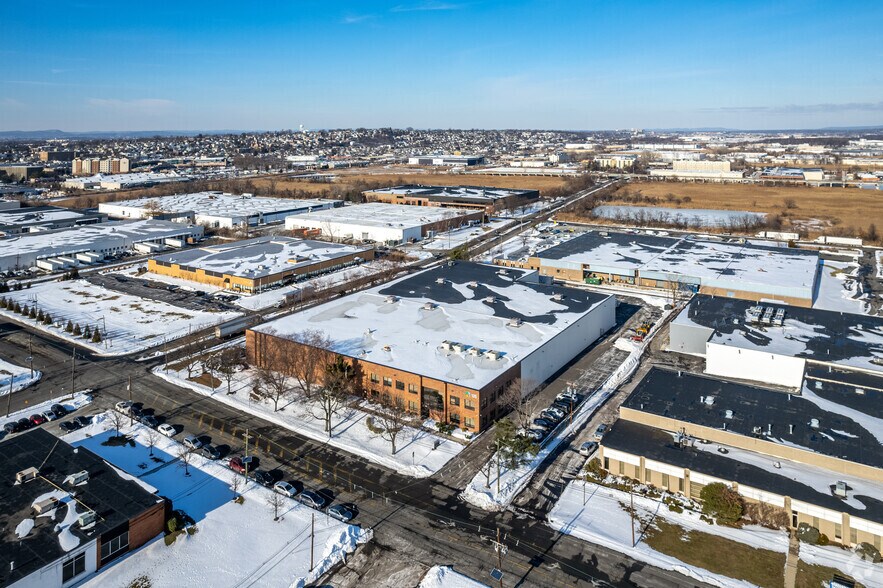 More Photos Of 125 E Union Ave, East Rutherford Warehouse For Lease
