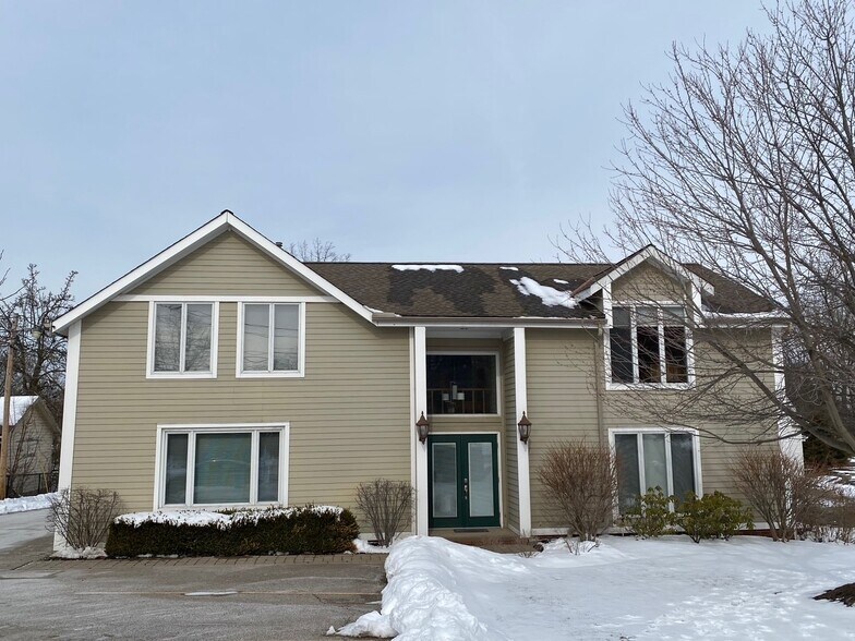 Primary Photo Of 20234 Detroit Rd, Rocky River Office For Lease