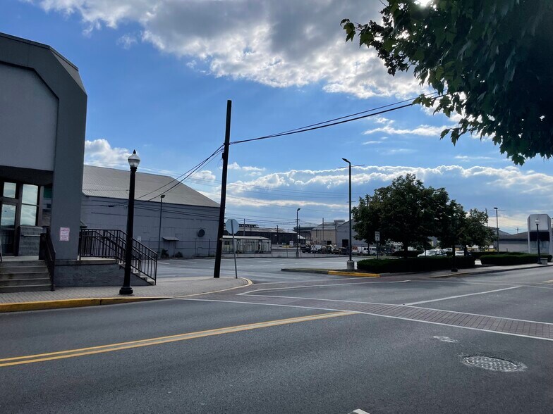 More Photos Of 124 S Front St, Harrisburg General Retail For Sale