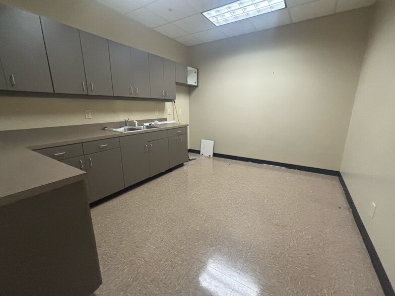 More Photos Of 1117 20th St, Columbus Medical For Lease
