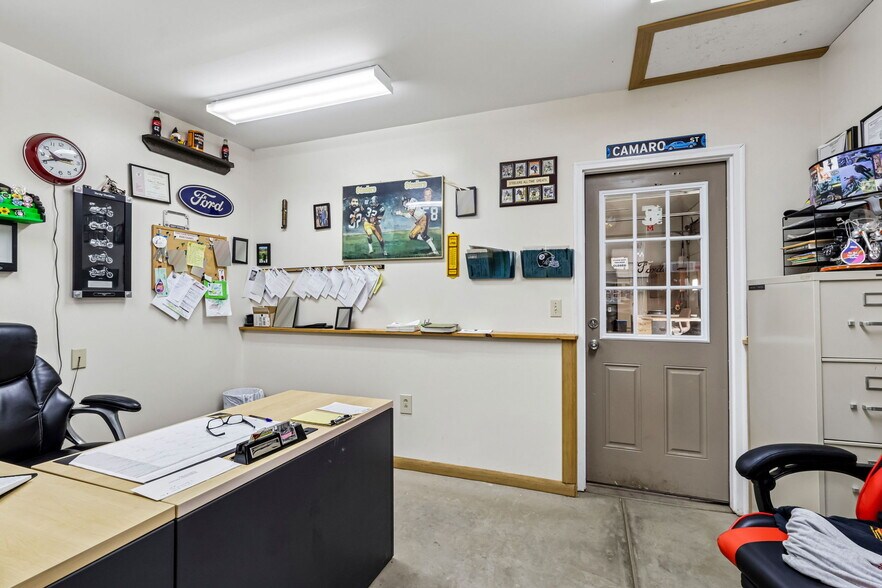 More Photos Of 3220 McCartney Rd, Youngstown General Retail For Sale