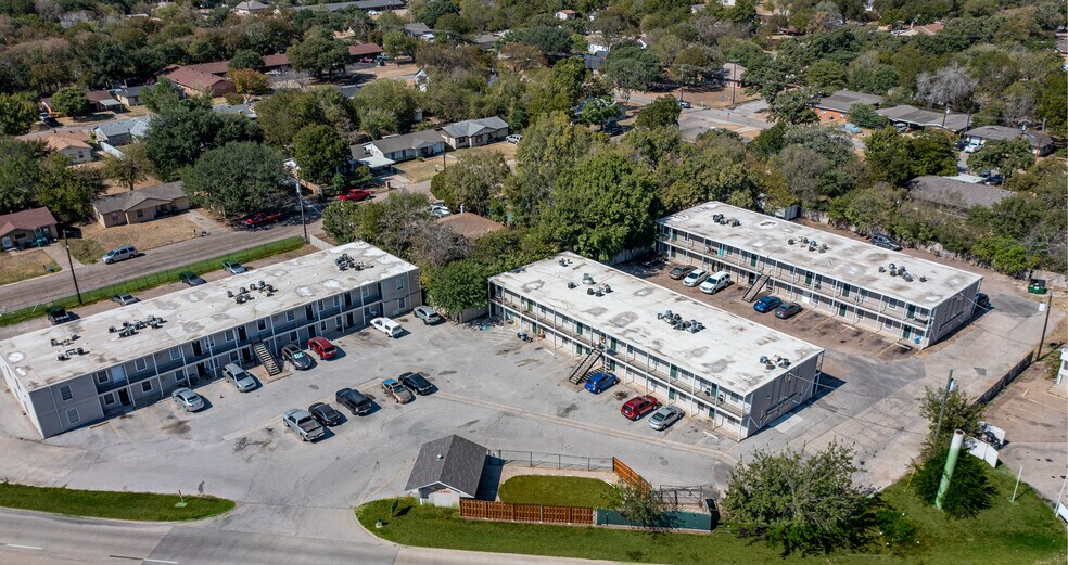 More Photos Of 5111 Interstate 35 N, Waco Apartments For Sale