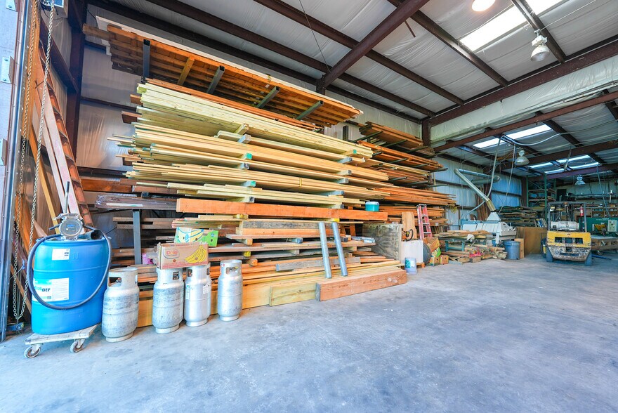 More Photos Of 7800 County Road 24, Fairhope Showroom For Sale