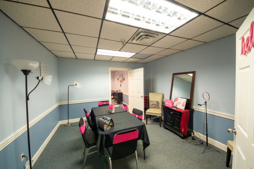 More Photos Of 3001 Taylor Springs Dr, Louisville Office For Sale