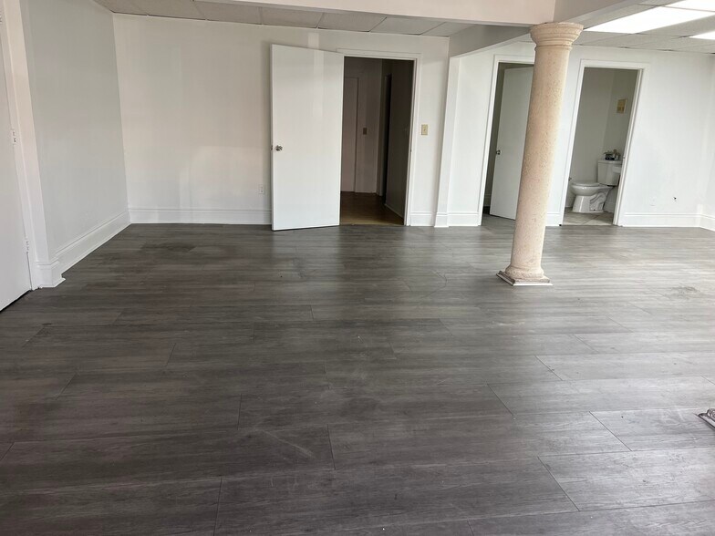 More Photos Of 7282-7302 NW 70th St, Miami Unknown For Lease