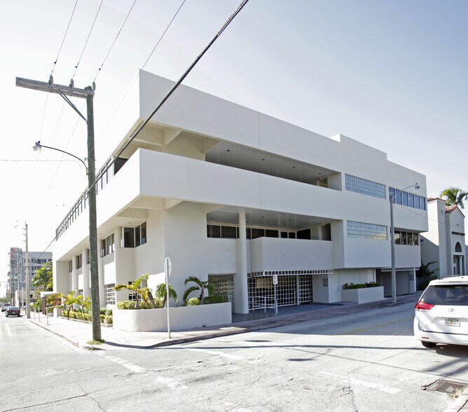 More Photos Of 2100 Salzedo St, Coral Gables Office For Lease
