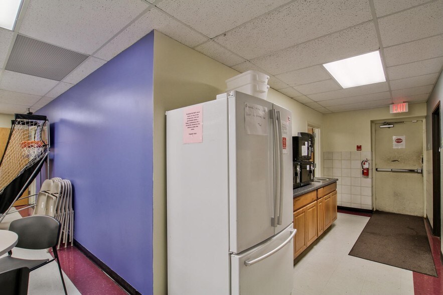 More Photos Of 7370 E 37th St, Wichita Flex For Lease