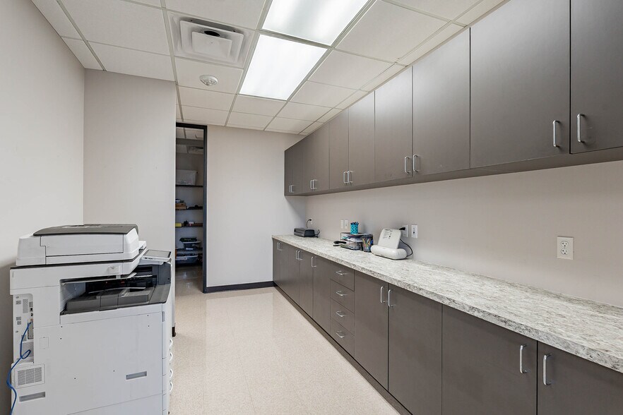 More Photos Of 7310 N 16th St, Phoenix Office For Lease