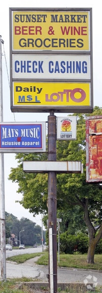 More Photos Of 745 N Perry St, Pontiac Unknown For Lease