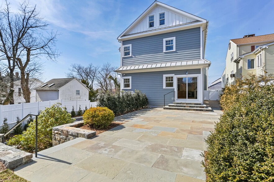 More Photos Of 25 Henry St, Greenwich Apartments For Sale