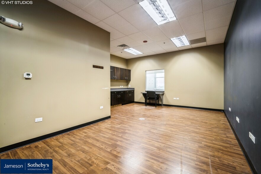 More Photos Of 800 E Woodfield Rd, Schaumburg Medical For Sale