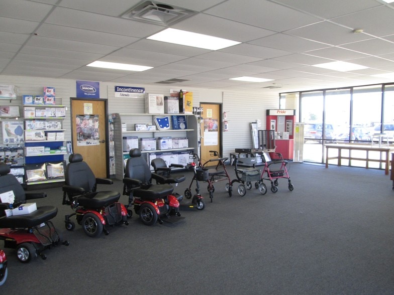 More Photos Of 5333 S Mingo Rd, Tulsa Showroom For Lease